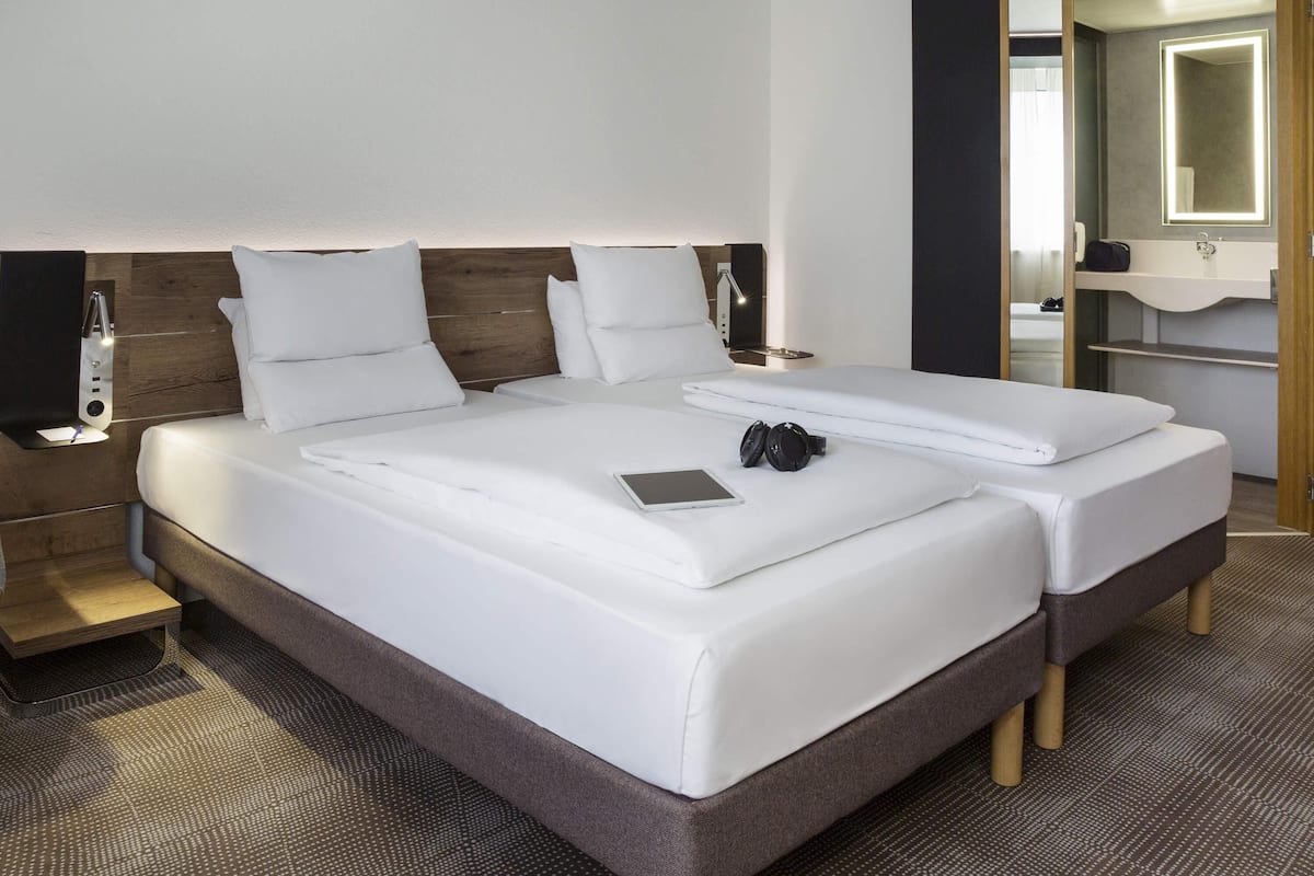 superior room, 2 single beds | minibar, in-room safe, desk, blackout curtains