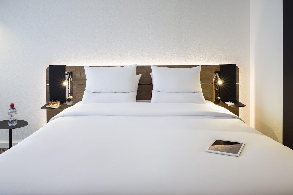 Superior Room, 1 Double Bed (Business) | Minibar, in-room safe, desk, blackout curtains