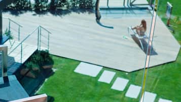 AuĂenpool, LiegestĂŒhle