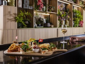 Bar (on property) - Novotel Lausanne Bussigny (Bussigny-pres-Lausanne)