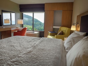 Verdunkelungsvorhänge, schallisolierte Zimmer, Bügeleisen/Bügelbrett