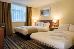 Chambre Standard, 1 grand lit et 1 canapé-lit | 1 chambre, bureau, fer et planche à repasser, lit de bébé (gratuit)