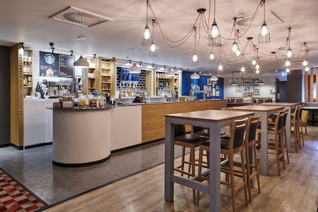 Breakfast and dinner served . Holiday Inn Leeds Garforth by IHG