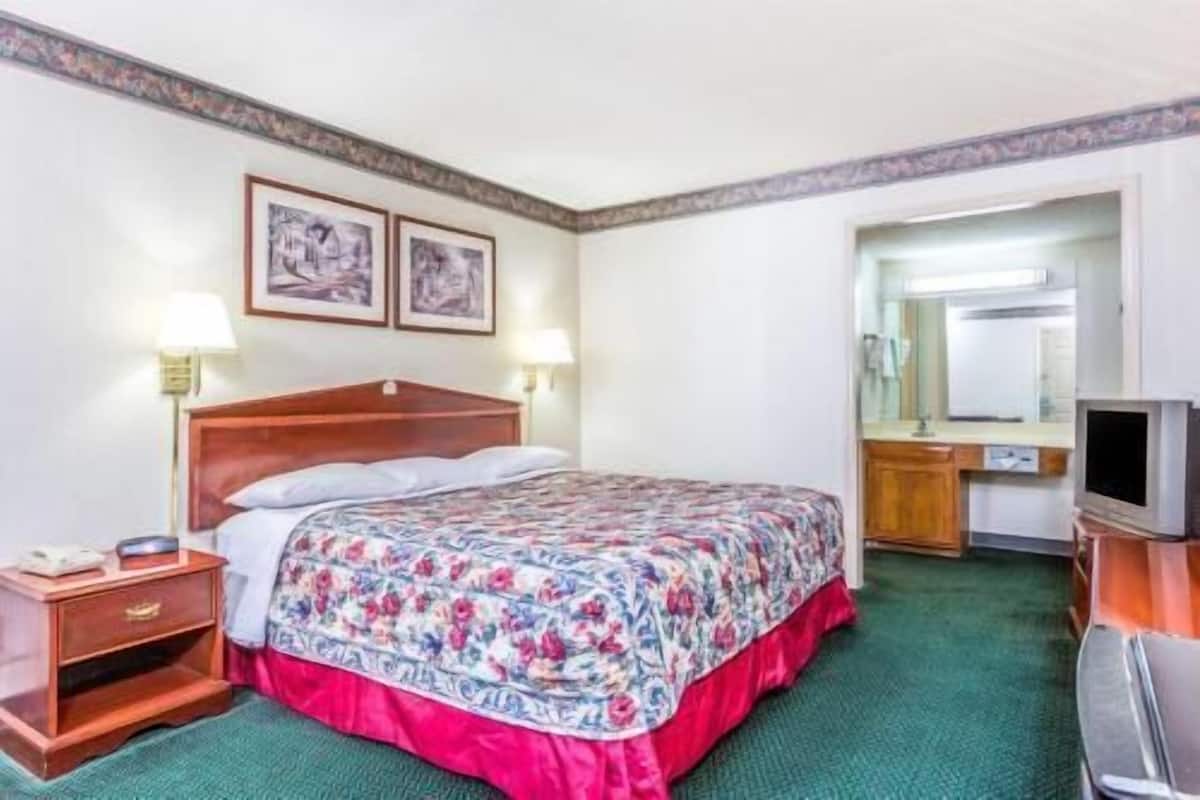 Escritorio, wifi gratis y ropa de cama