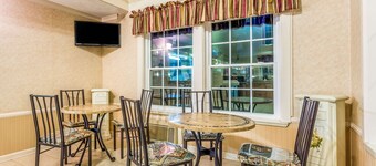 Days Inn by Wyndham Cornelia