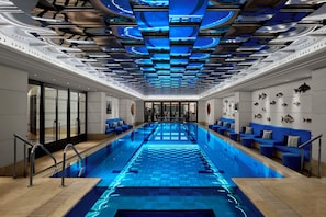 Piscine intérieure