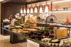 Daily buffet breakfast (EUR 25 per person)
