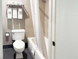 Free toiletries, towels - Studio 6 Irving, TX – DFW North (Irving)