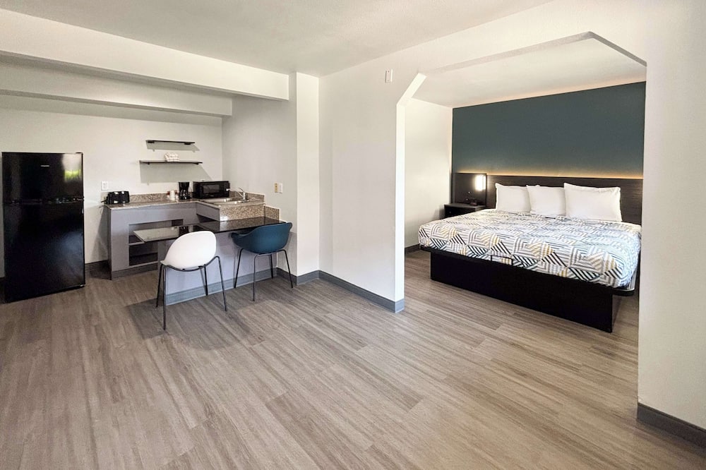 Studio 6 Irving, TX – DFW North