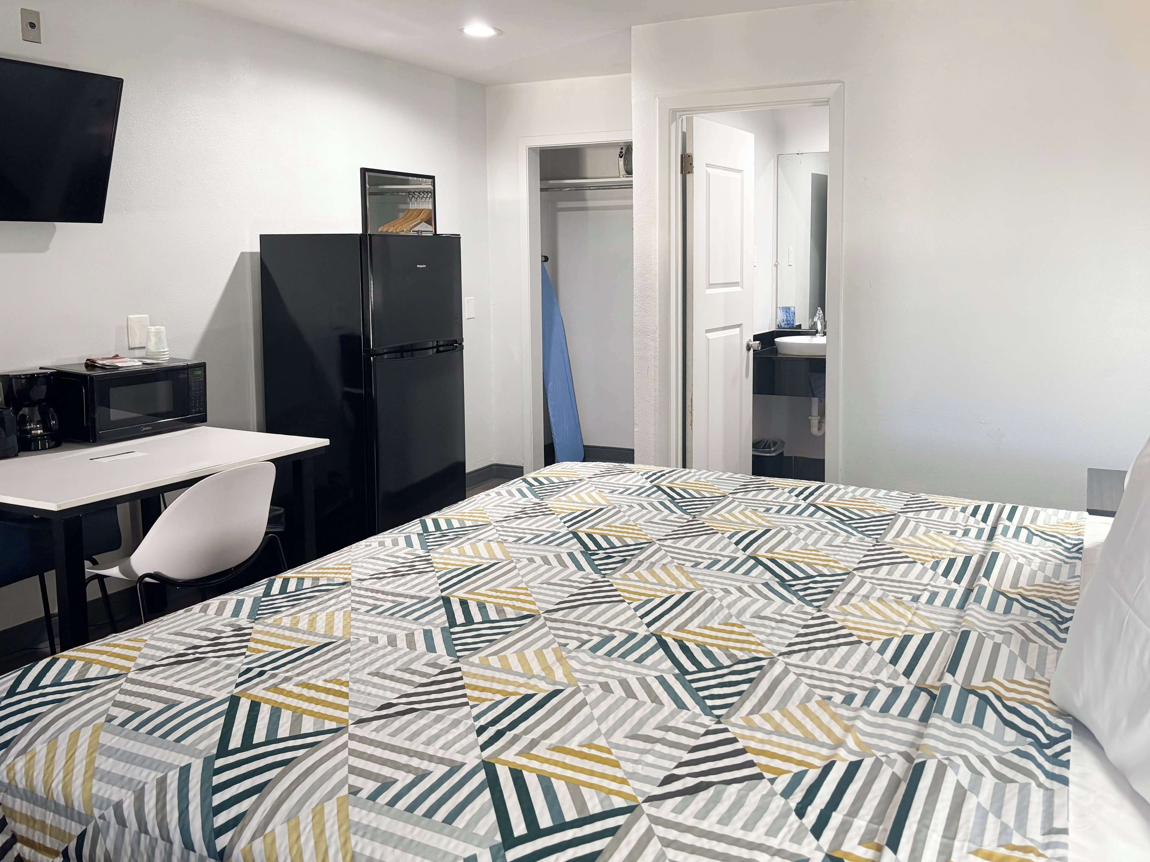 Photo - Studio 6 Irving, TX – DFW North