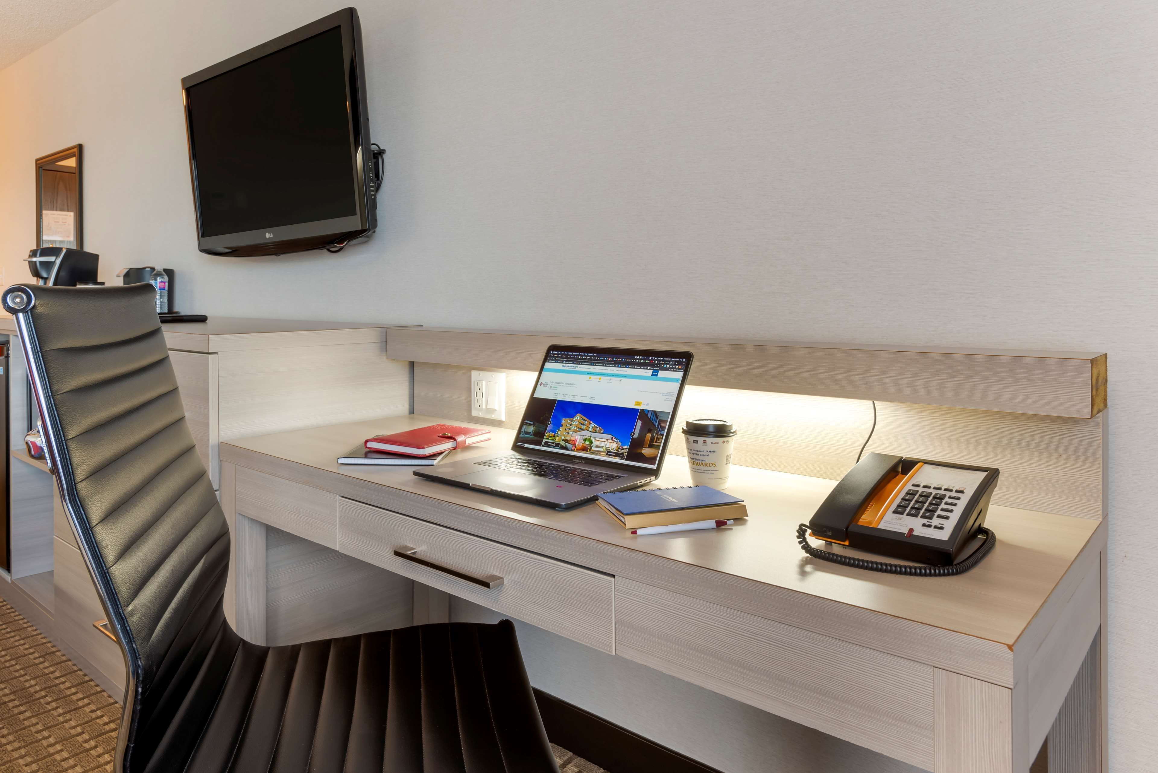 1 bedroom, premium bedding, pillow-top beds, in-room safe