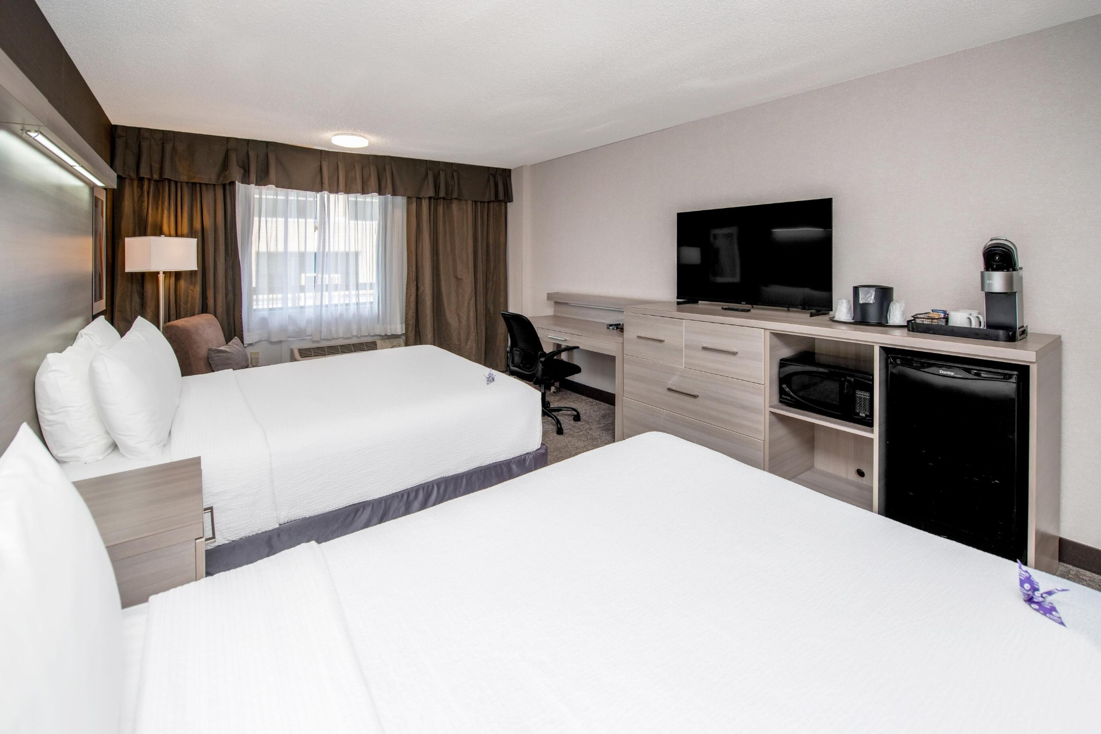 Room (Coast Two Queens)