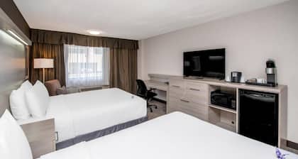 Coast Calgary University Area Hotel by APA