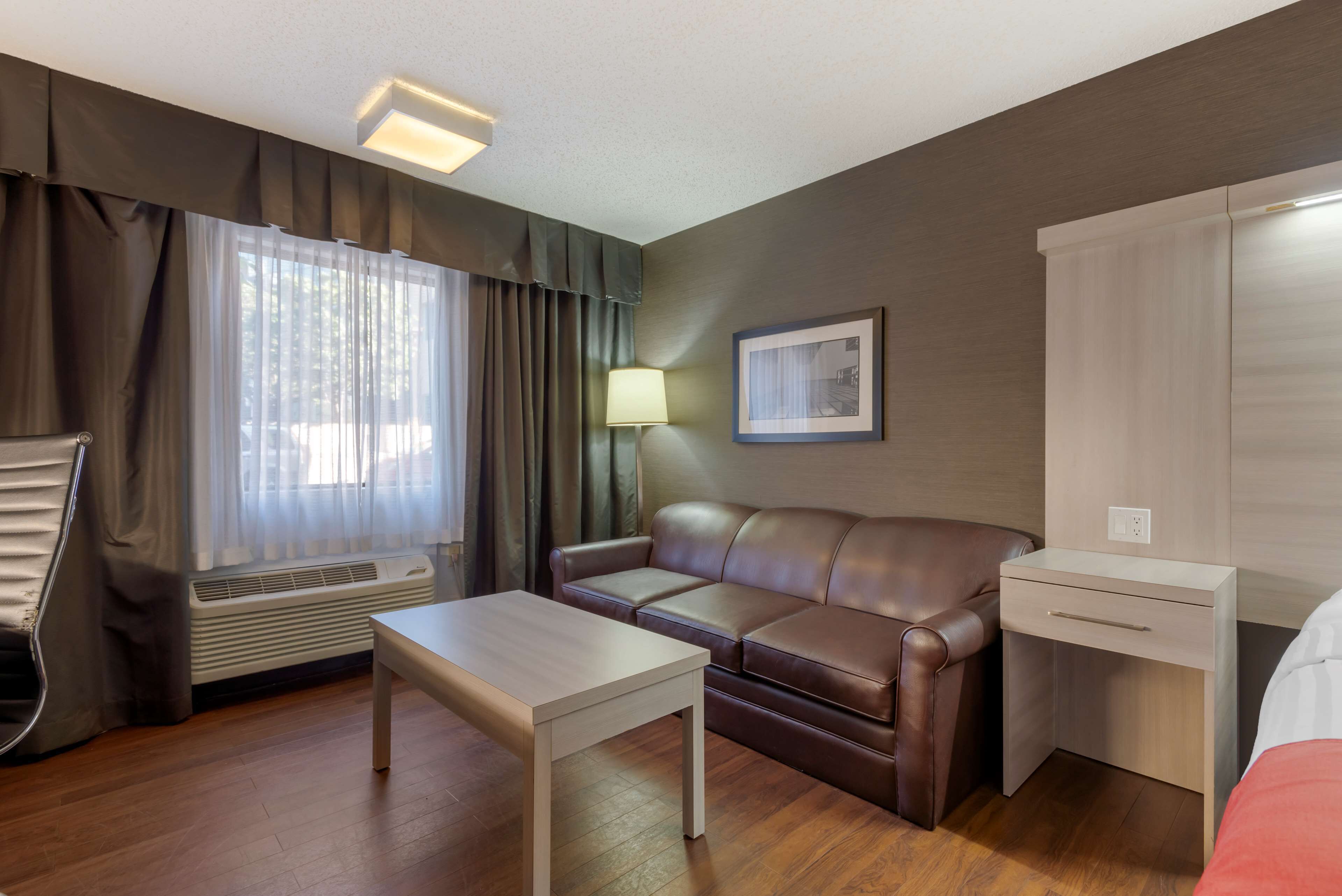 1 bedroom, premium bedding, pillow-top beds, in-room safe