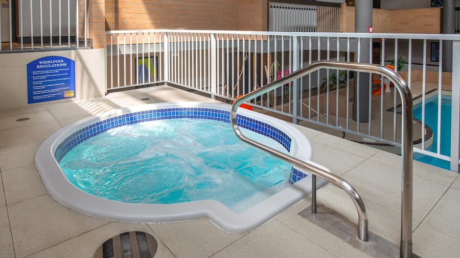 Coast Calgary University Area Hotel by APA