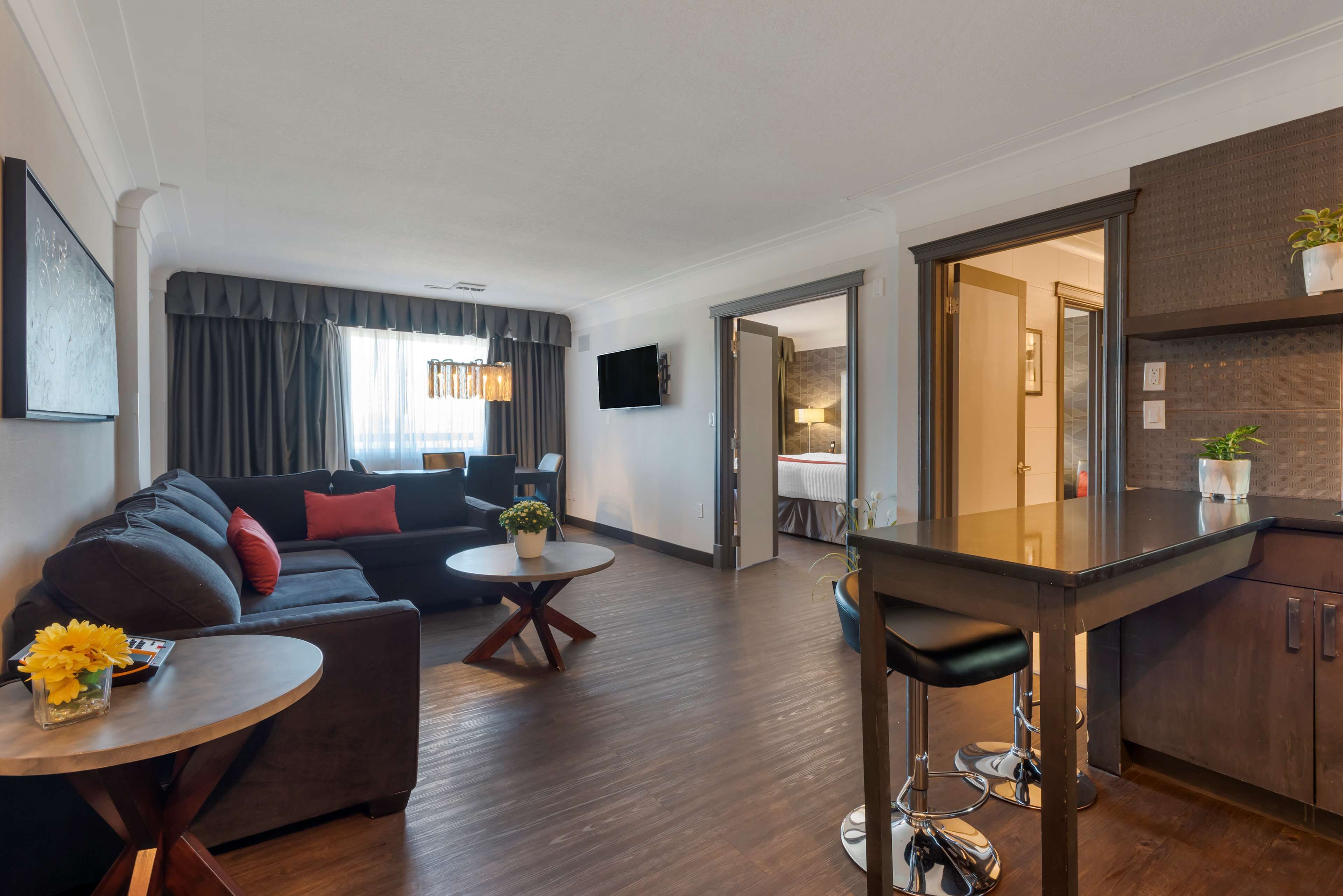 1 bedroom, premium bedding, pillow-top beds, in-room safe