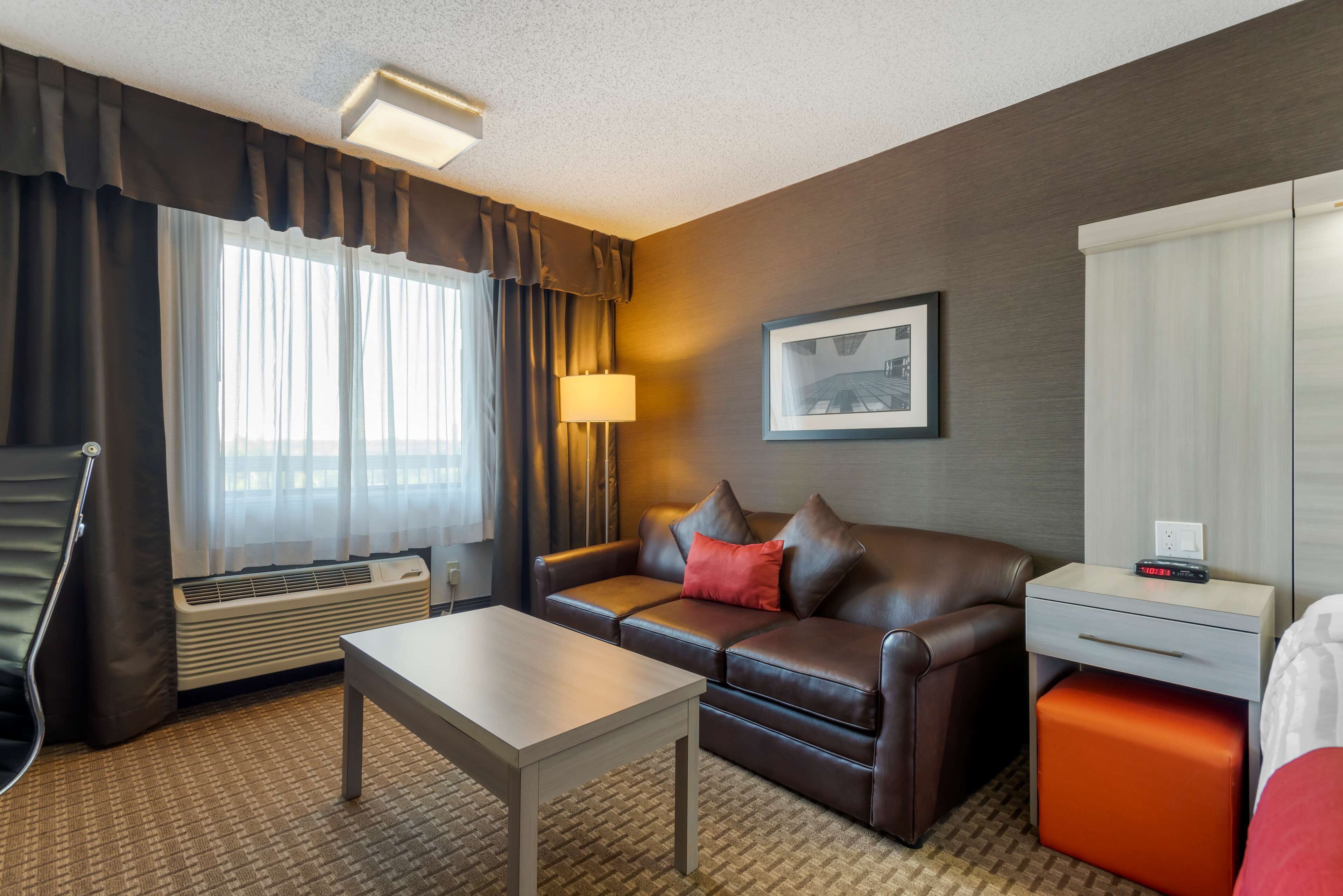 flat-screen tv, pay films