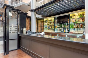 Breakfast, lunch, dinner and brunch served - Best Western Plus Village Park Inn (Calgary)