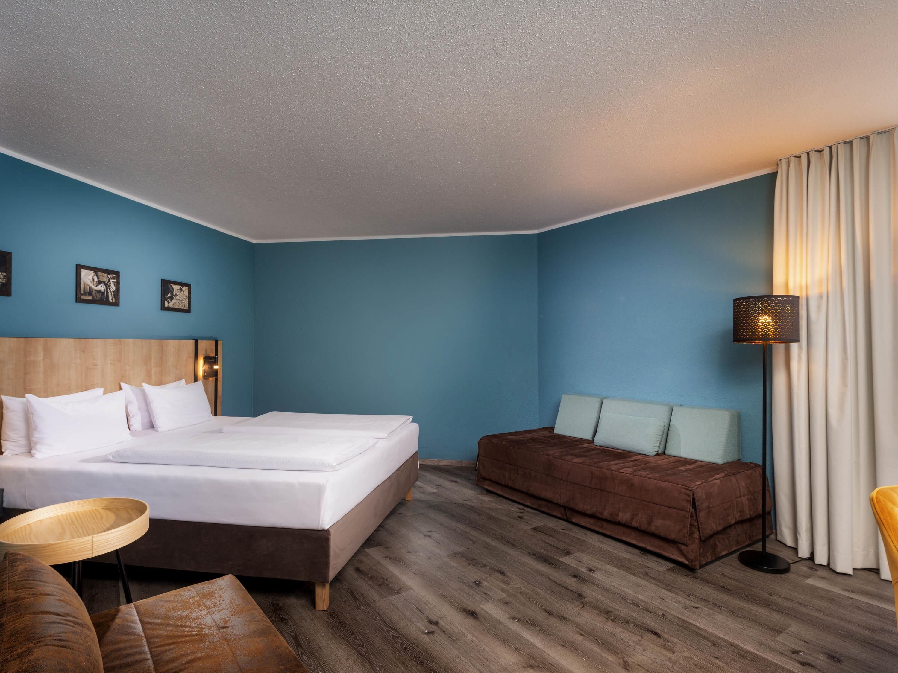 Familierom | Allergitestet sengetøy, safe på rommet og skrivebord