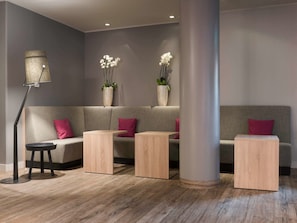 Coin salon dans le hall