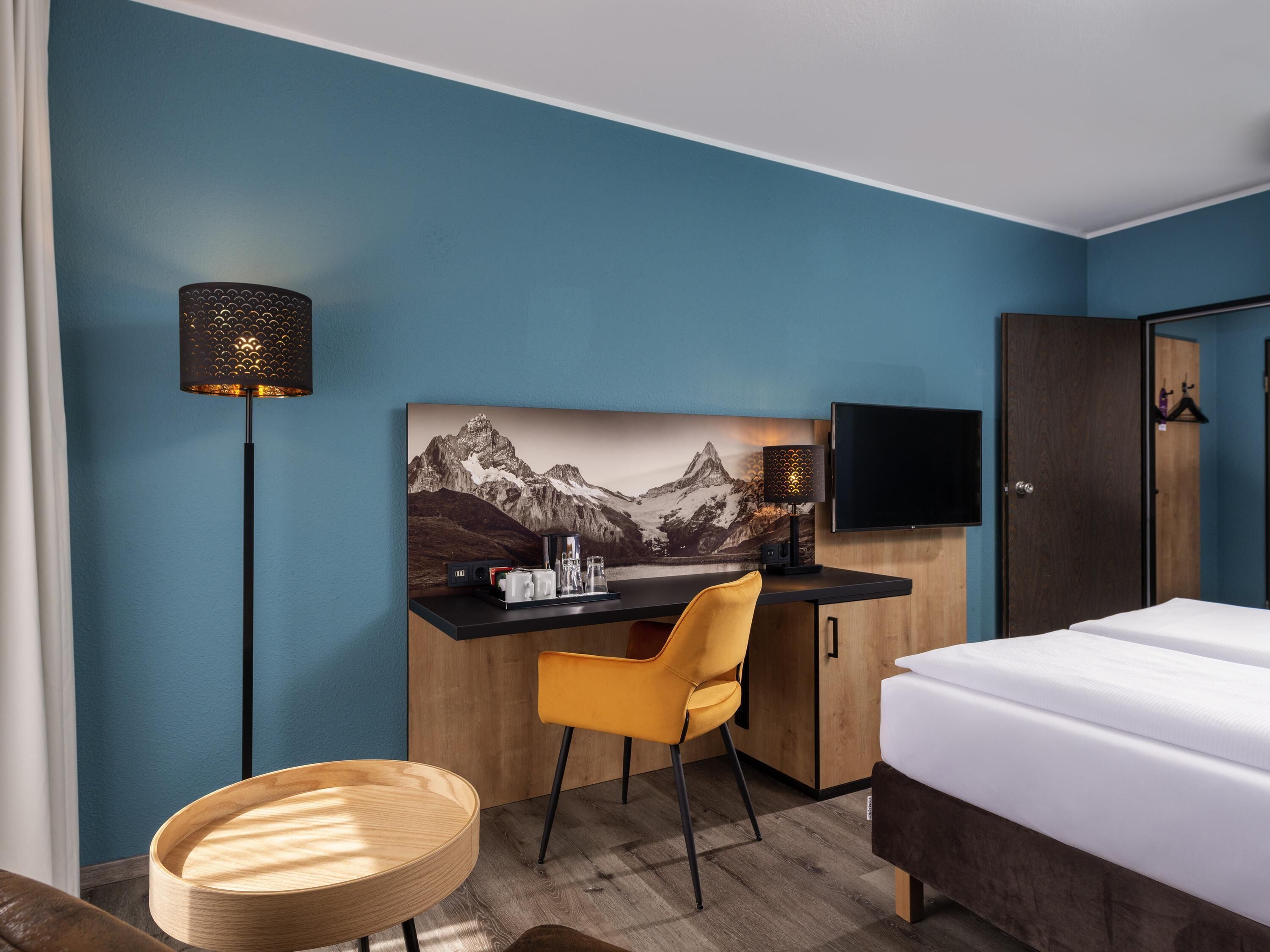 Habitación empresarial, 1 cama Queen size | Ropa de cama hipoalergénica y caja de seguridad en la habitación 