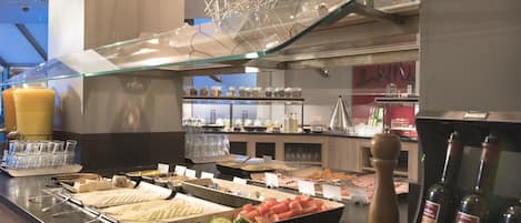 Colazione a buffet, servita tutte le mattine (25 EUR a persona)