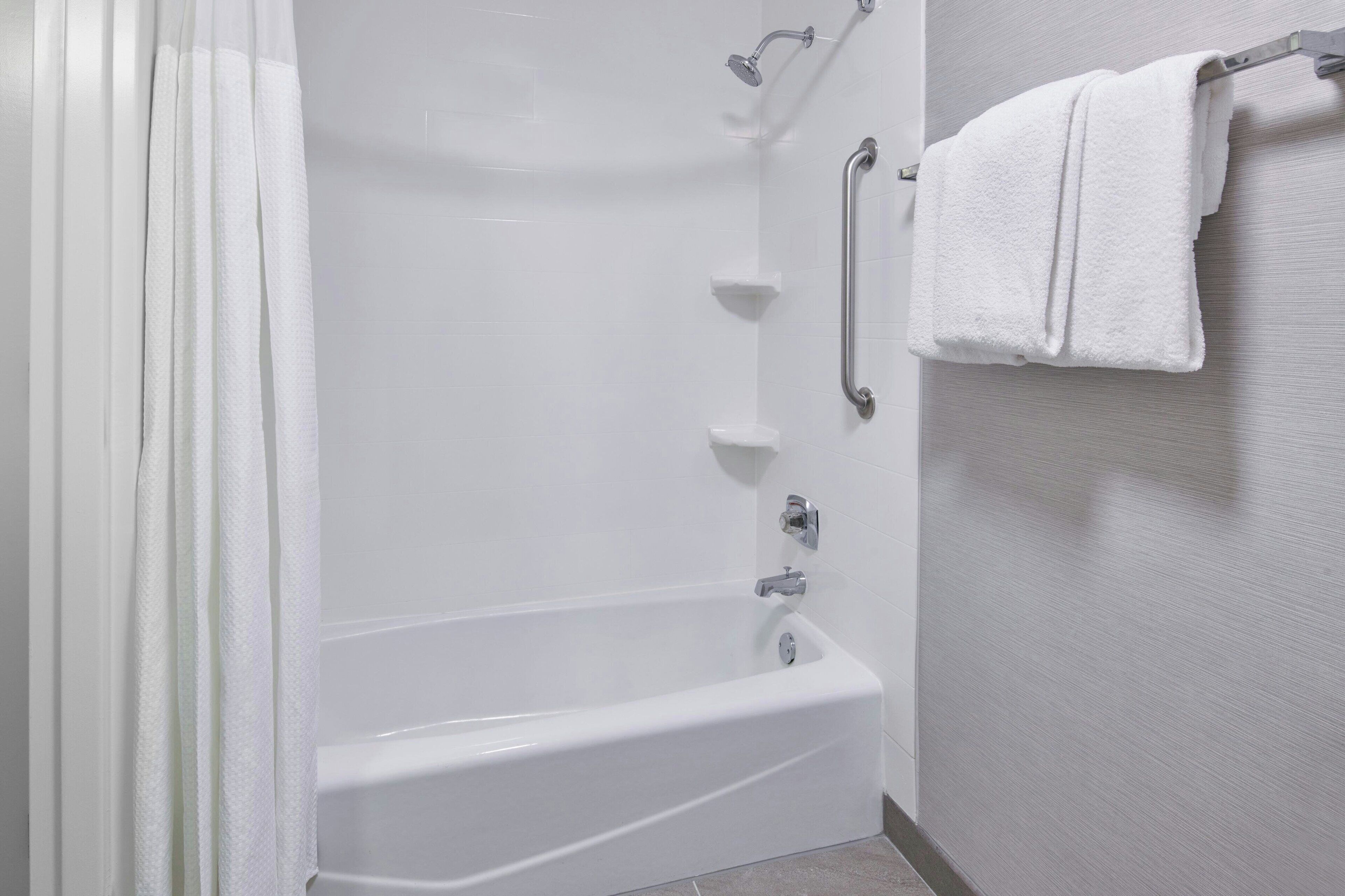 combined shower/bathtub, free toiletries, hair dryer, towels