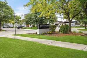 Exterior - Courtyard by Marriott Detroit Metropolitan Airport Romulus (Romulus)