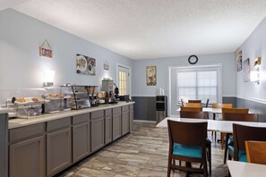 Free daily continental breakfast