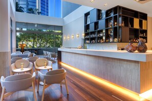 Cocktail bar