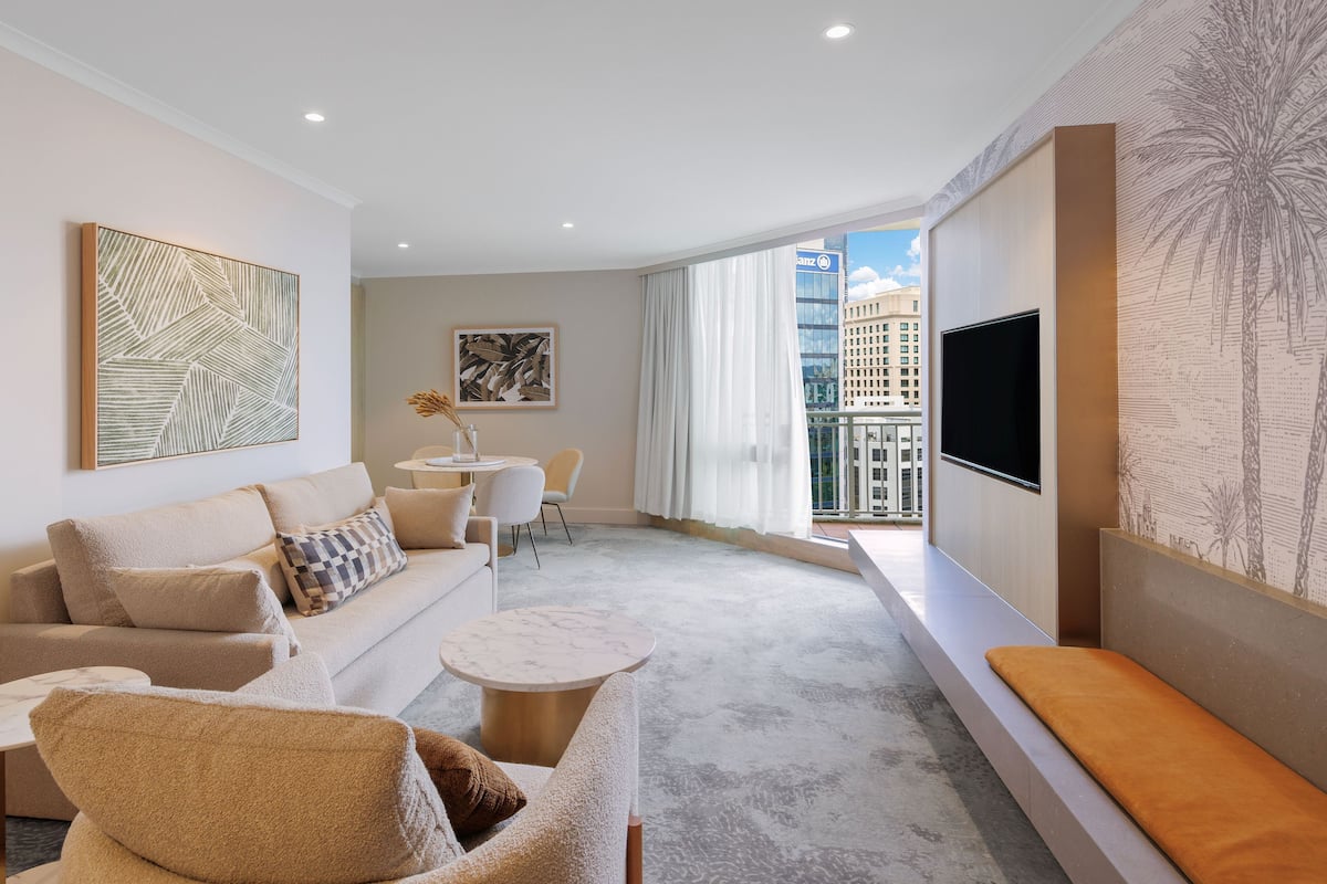 Executive kamer, 1 slaapkamer, balkon, uitzicht op stad | 1 slaapkamer, luxe beddengoed, een kluis op de kamer, een bureau