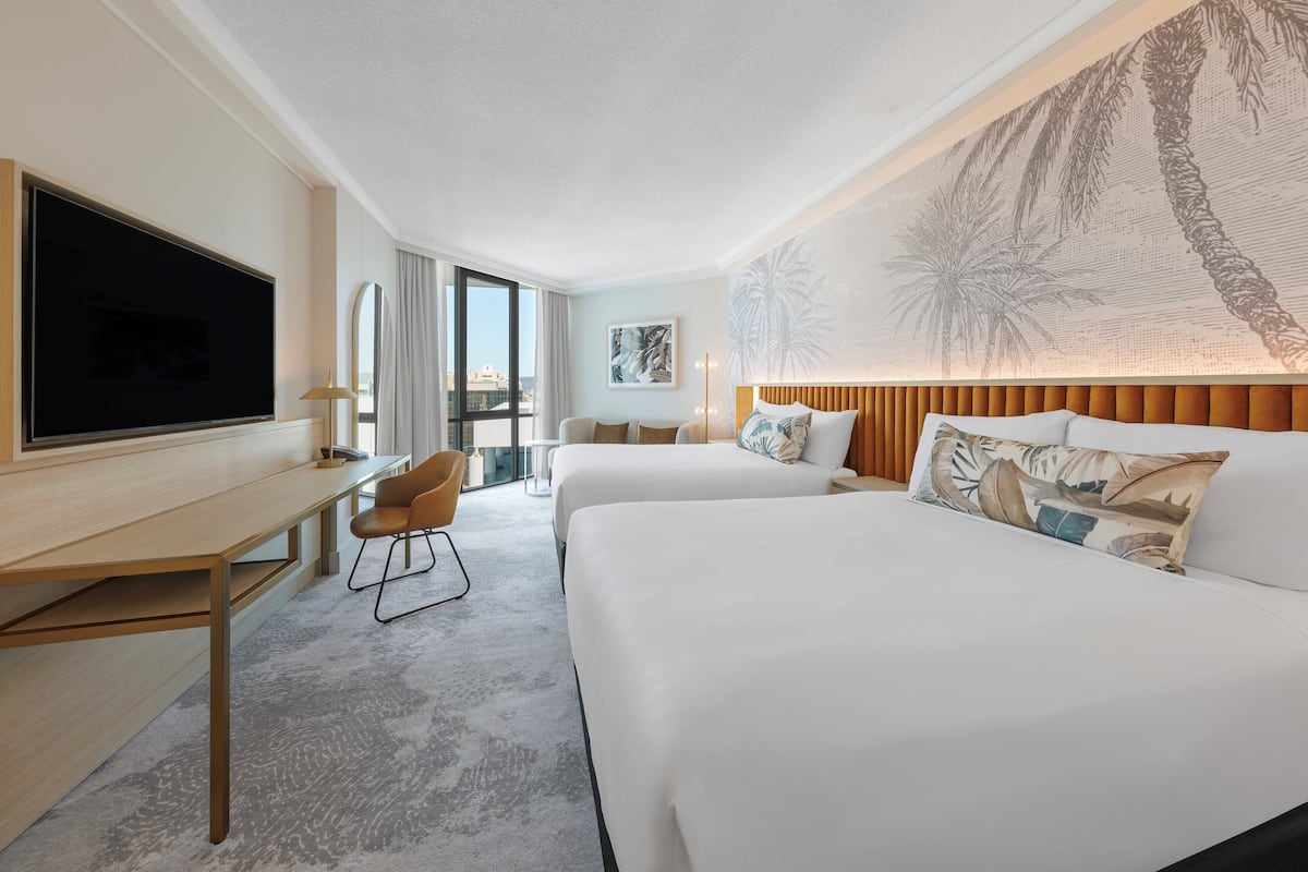 Standaard Twin kamer, uitzicht op stad | 1 slaapkamer, luxe beddengoed, een kluis op de kamer, een bureau
