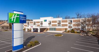 Holiday Inn Express Ramsey-Mahwah, an IHG Hotel