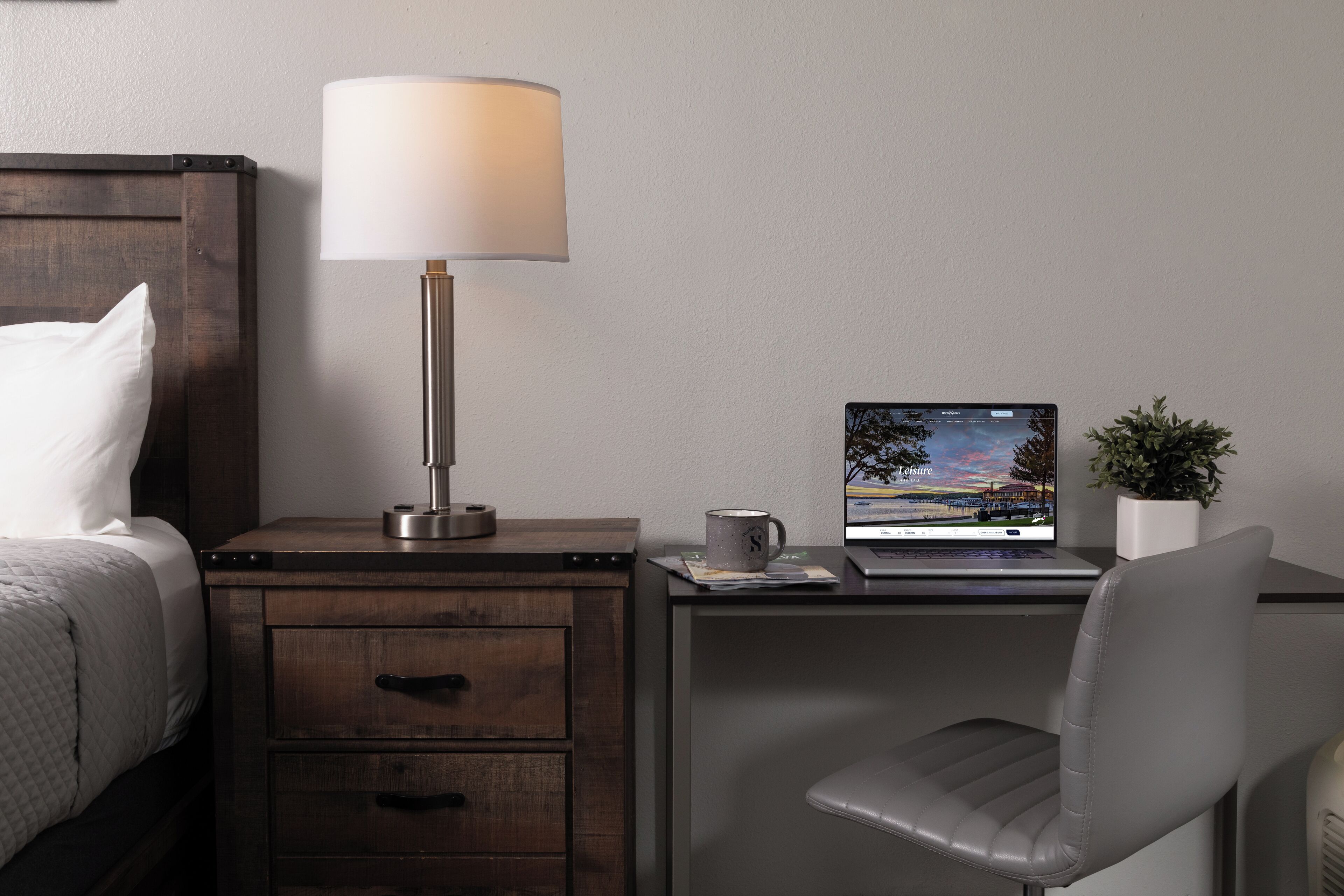 1 queen bed standard - 1st floor | 1 bedroom, premium bedding, pillow-top beds, in-room safe