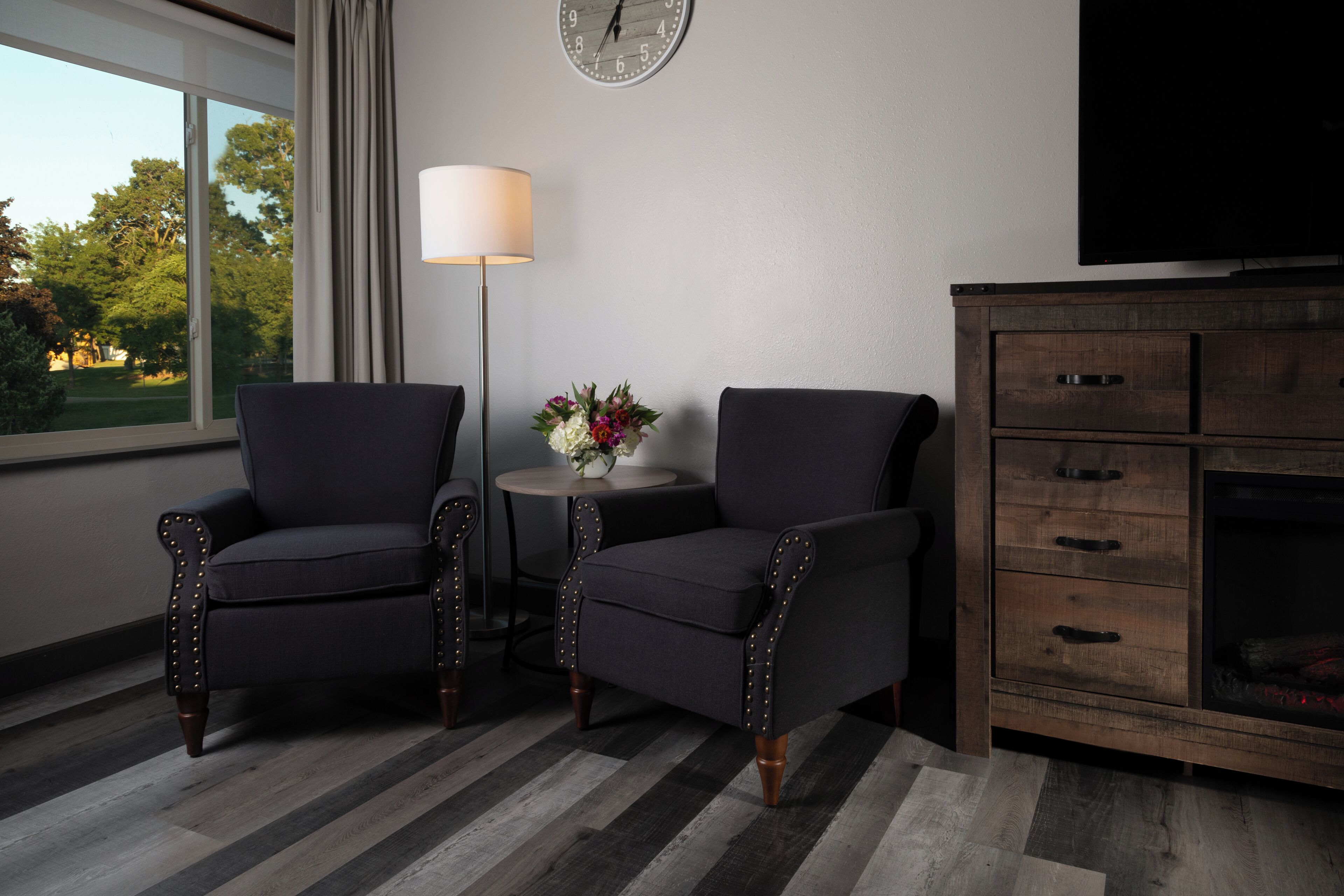 1 queen bed standard with pullout sofa - accessible - 3rd and 4th floor | 1 bedroom, premium bedding, pillow-top beds, in-room safe