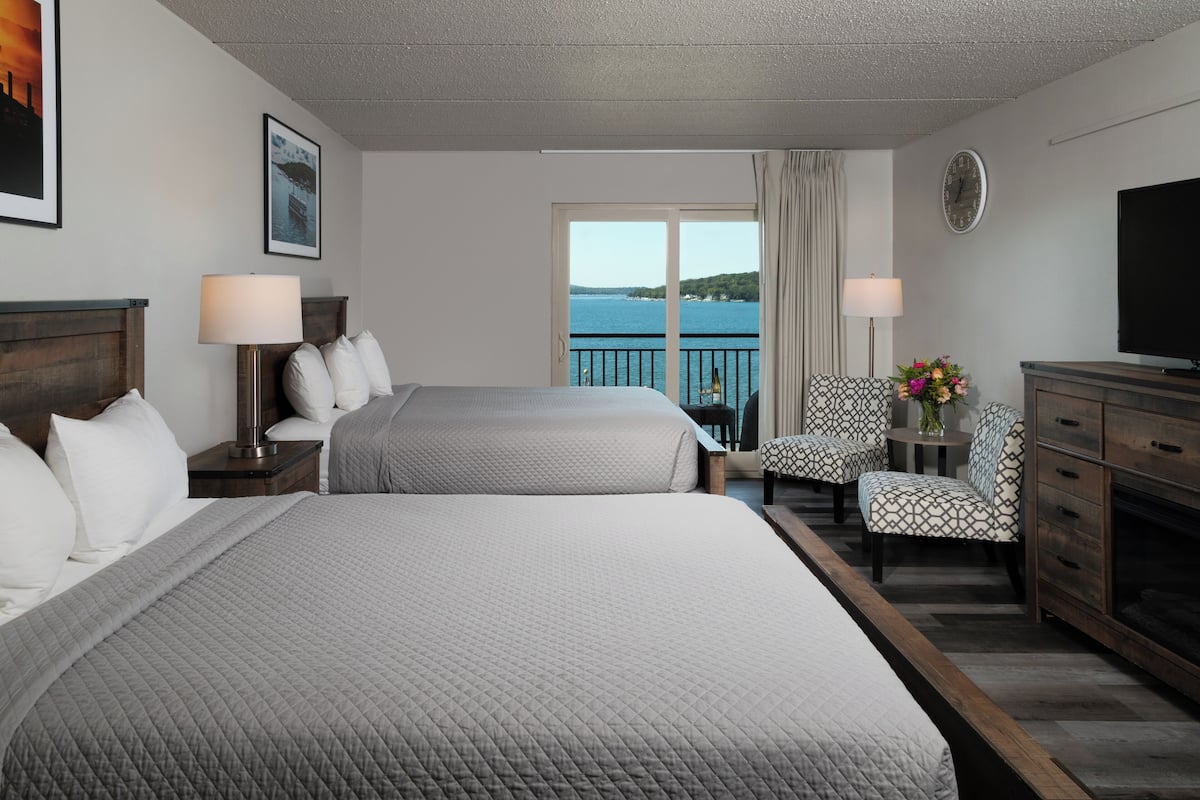 Premium bedding, pillow-top beds, in-room safe, desk