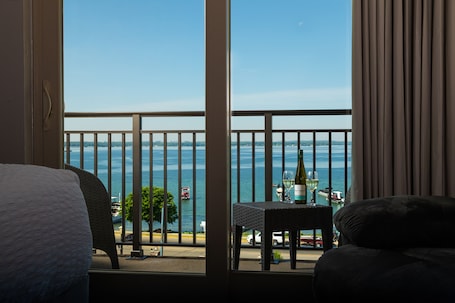 1 King Bed Lakeview - Accessible - Balcony 5th floor | Balcony. Harbor Shores on Lake Geneva