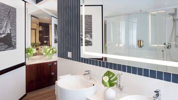 Suite Junior | Kamar mandi | Perlengkapan mandi gratis, pengering rambut, kloset, dan handuk