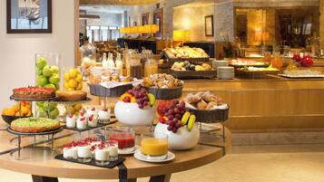 Dagelijks ontbijtbuffet (EUR 15 per persoon)