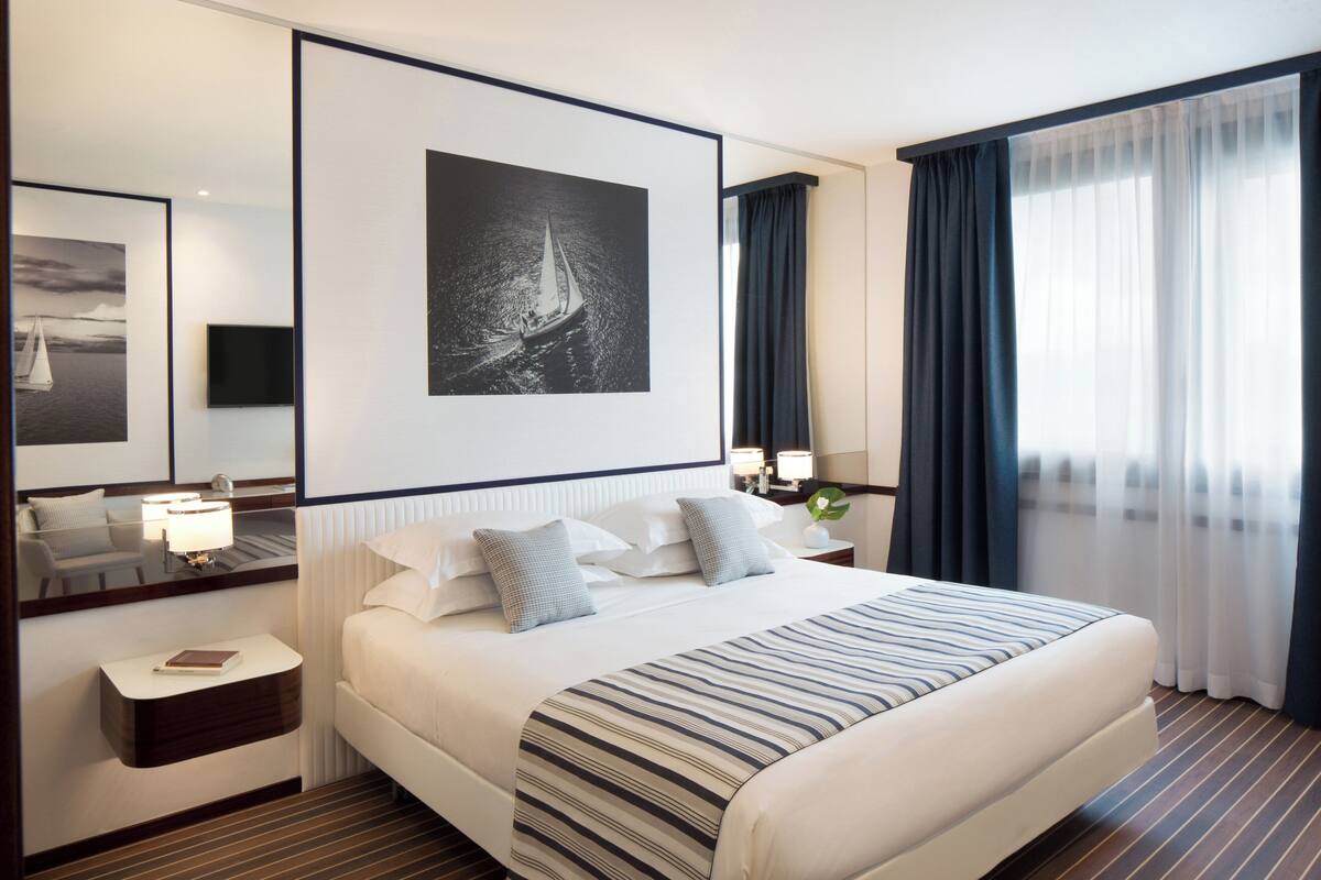 Suite | Minibar, coffres-forts dans les chambres, bureau, rideaux occultants