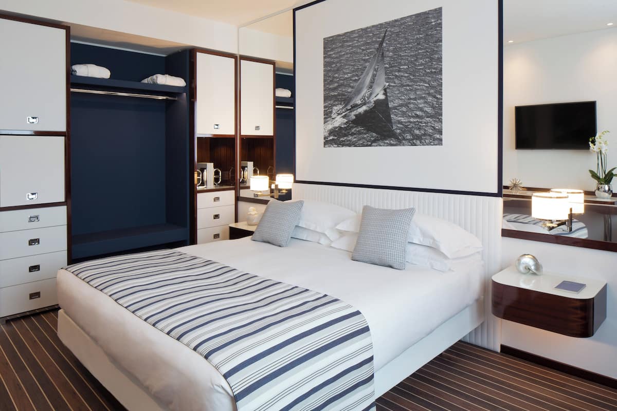 Minibar, in-room safe, desk, blackout curtains