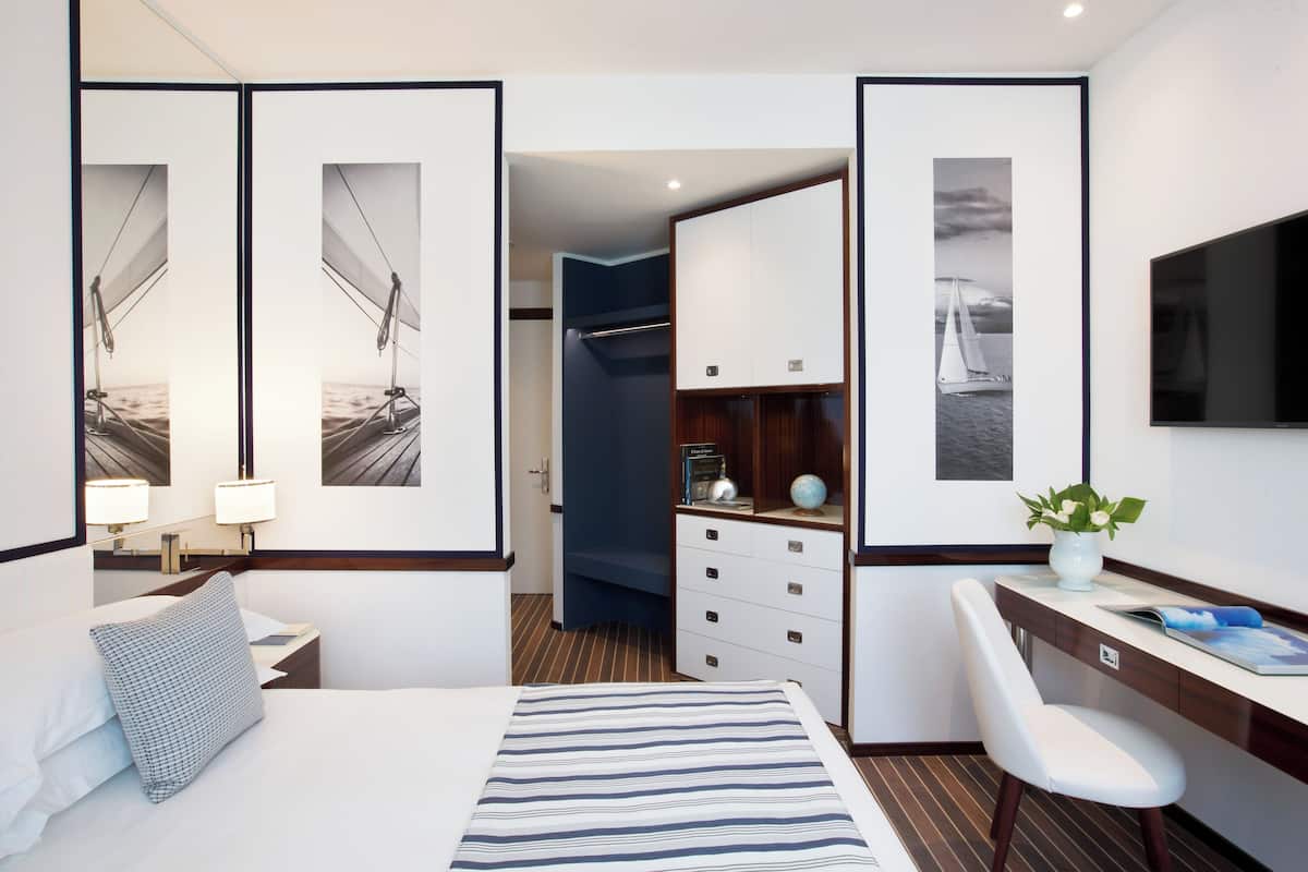 Minibar, in-room safe, desk, blackout curtains