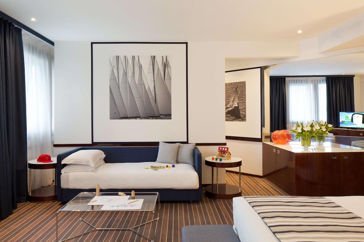 junior suite | minibar, in-room safe, desk, blackout curtains