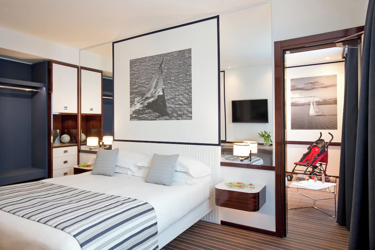 Minibar, in-room safe, desk, blackout curtains