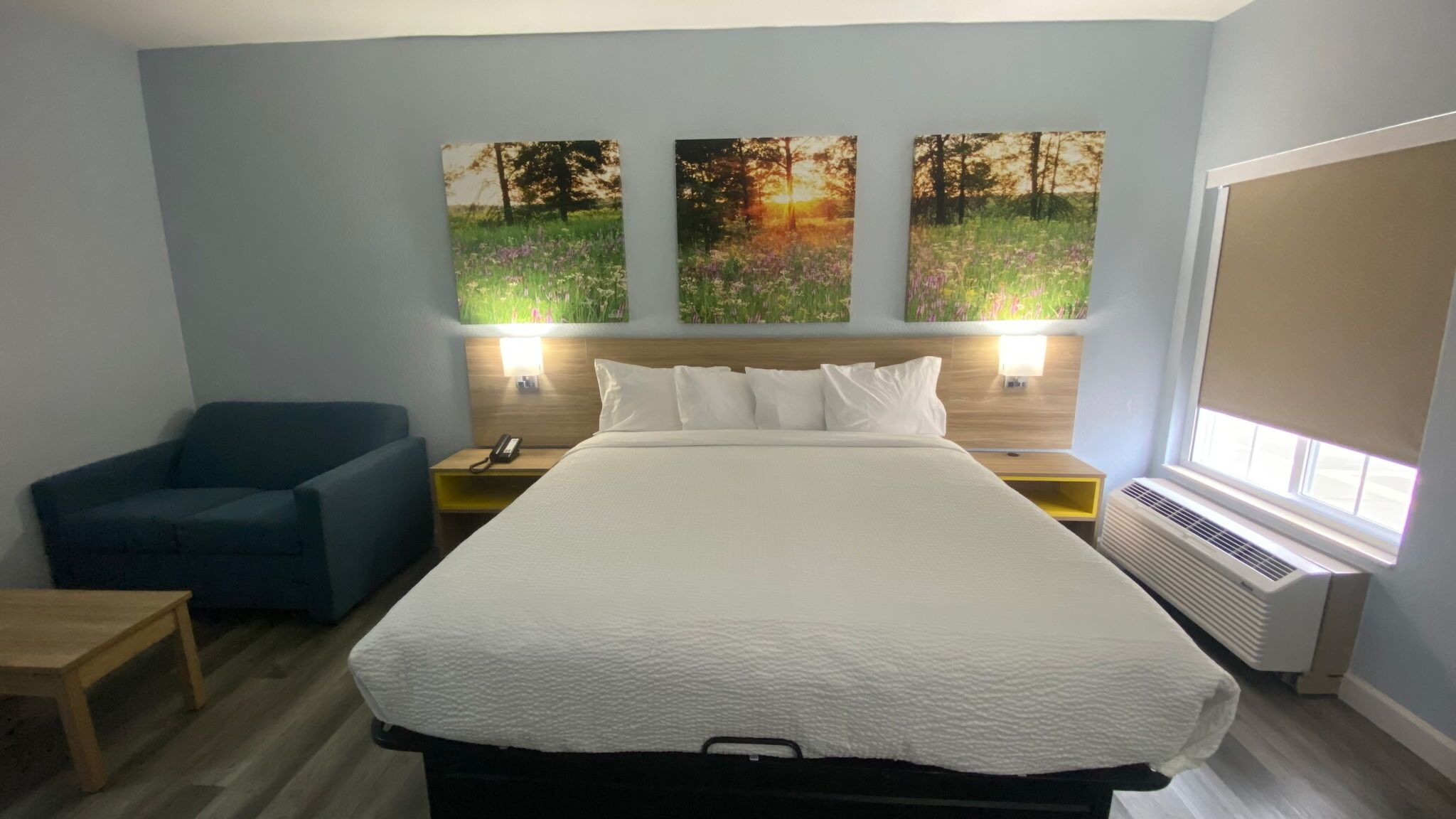 Room, 1 King Bed, Non Smoking | Iron/ironing board, free WiFi