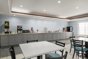 Free daily continental breakfast  - Days Inn by Wyndham Dodge City (Dodge City)