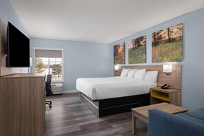 Room, 1 King Bed, Non Smoking | Iron/ironing board, free WiFi, bed sheets