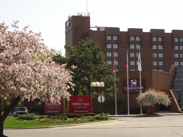 Exterior - Crowne Plaza Columbus North- Worthington by IHG (Columbus)