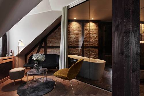 Signature Suite | Bathroom | Eco-friendly toiletries, hair dryer, towels