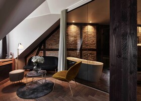 Signature Suite | Bathroom | Eco-friendly toiletries, hair dryer, towels